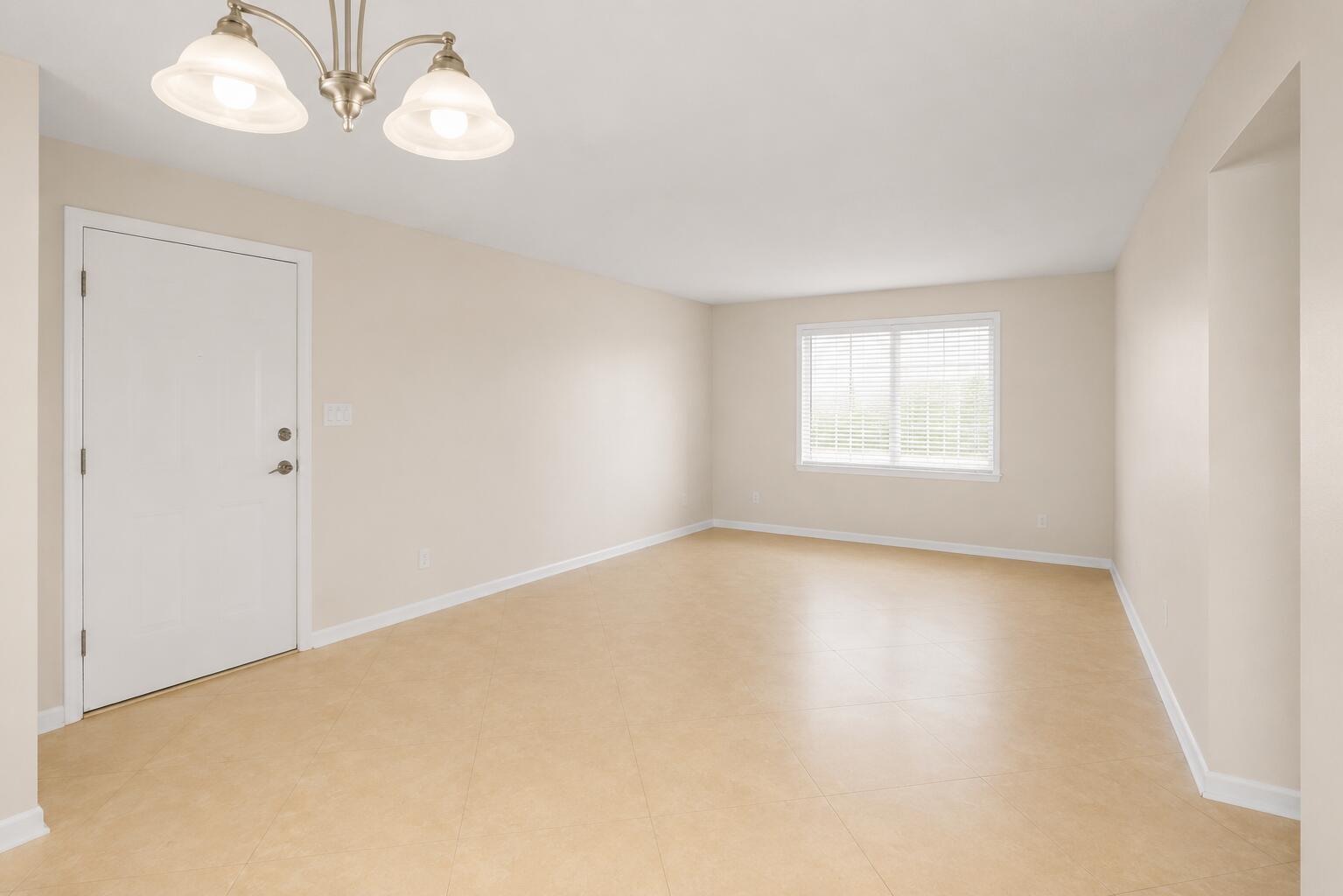 4528 SW 54th Street # b — Photo 5