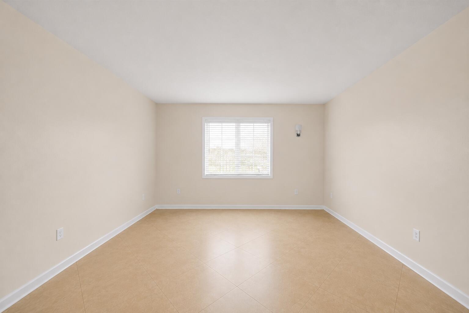 4528 SW 54th Street # b — Photo 4