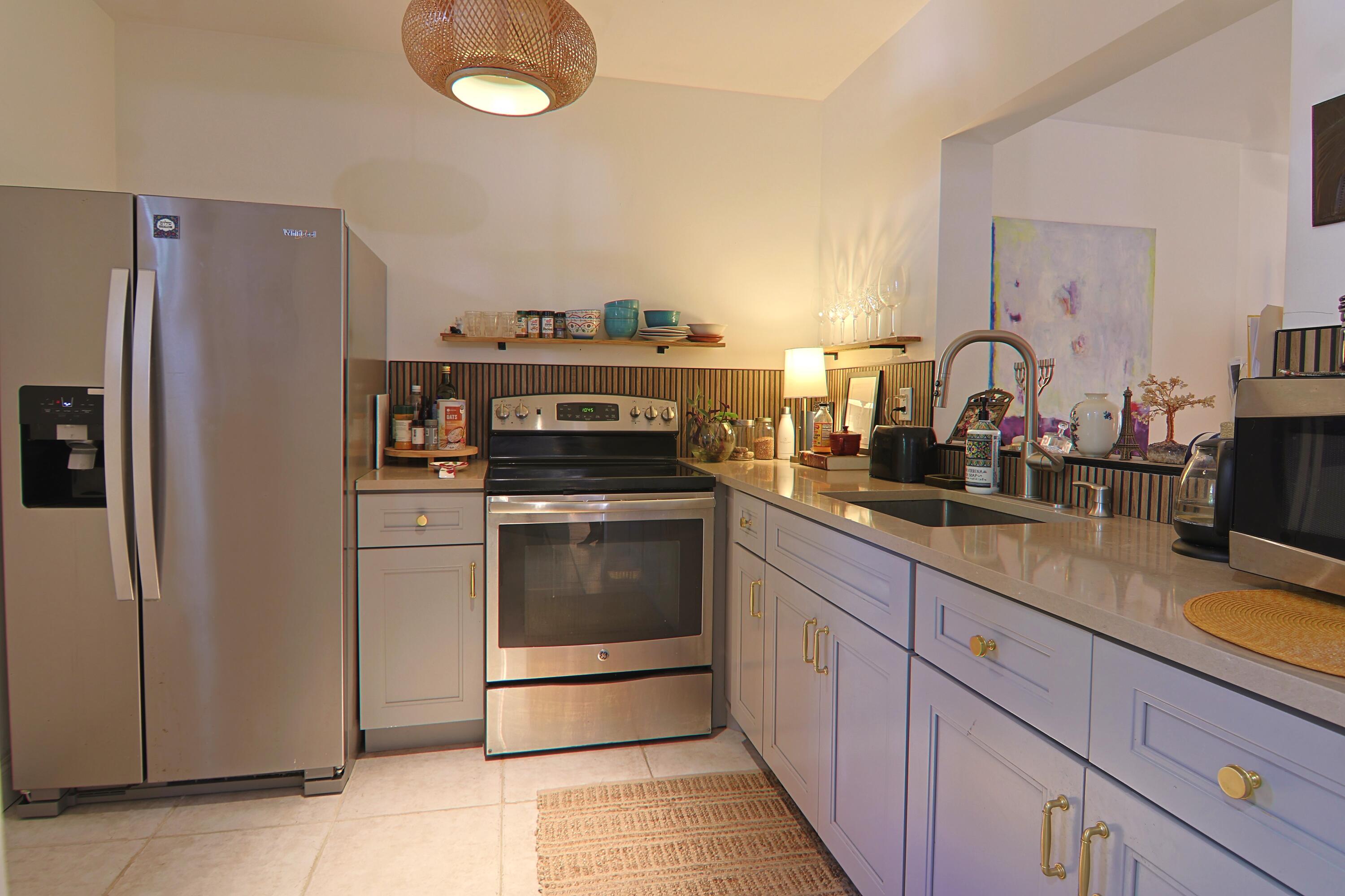 1000 NE 12th Avenue # 106, Hallandale Beach FL 33009