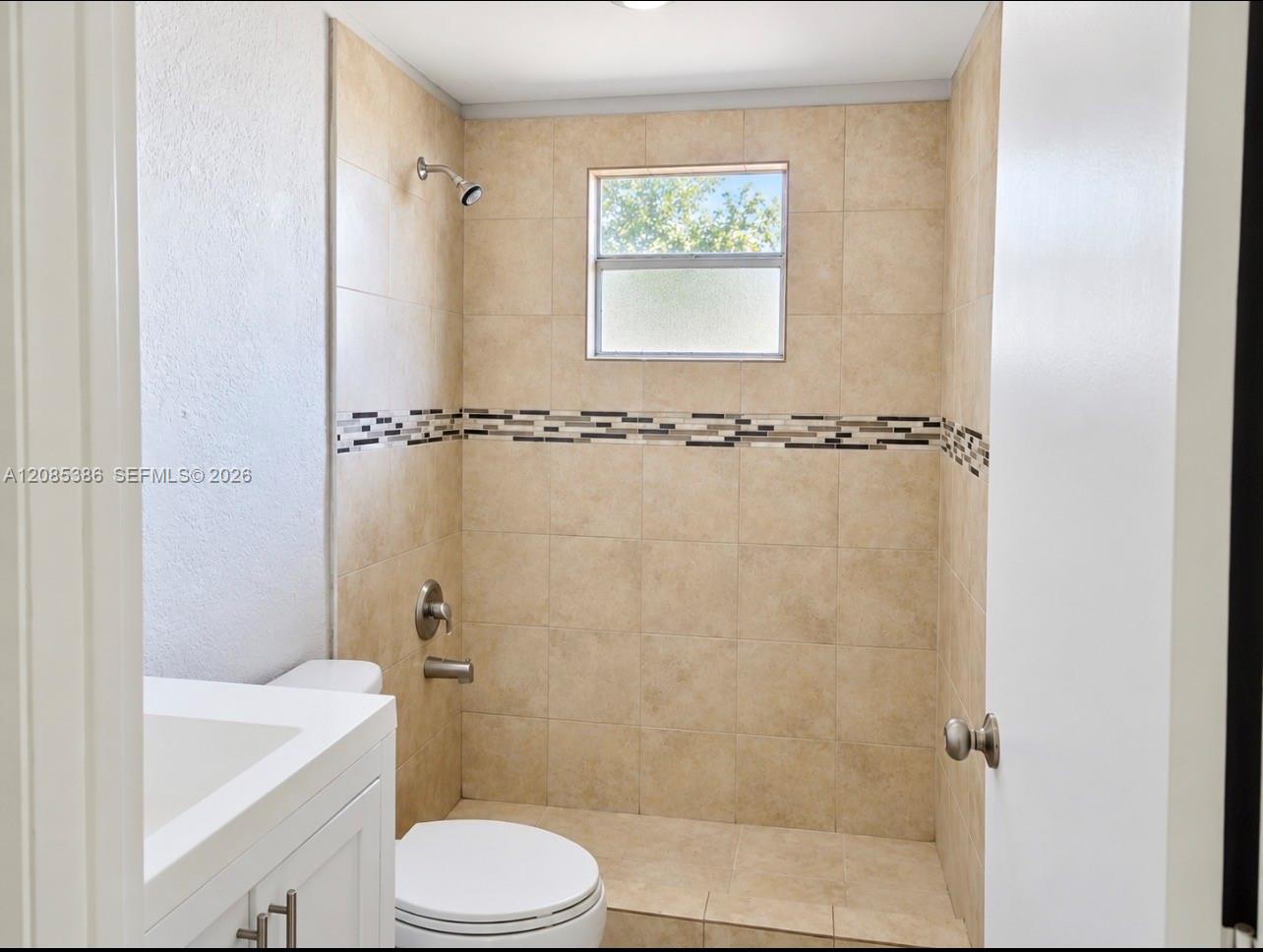 4829 NW 9th Dr # 4829 — Photo 3