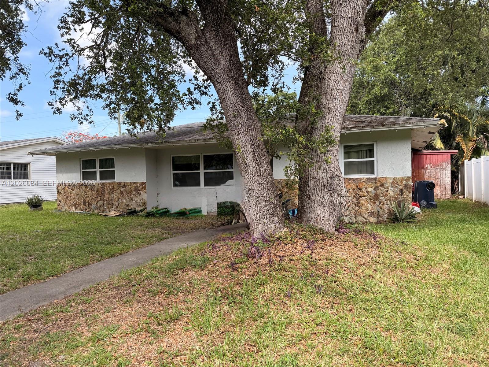 5180 SW 27th Ter — Photo 3