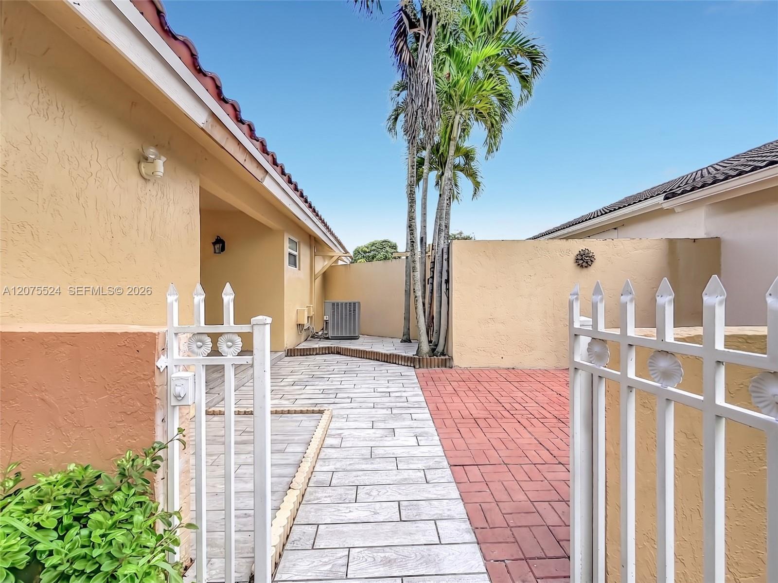 15071 S Waterford Dr # 15071 — Photo 3