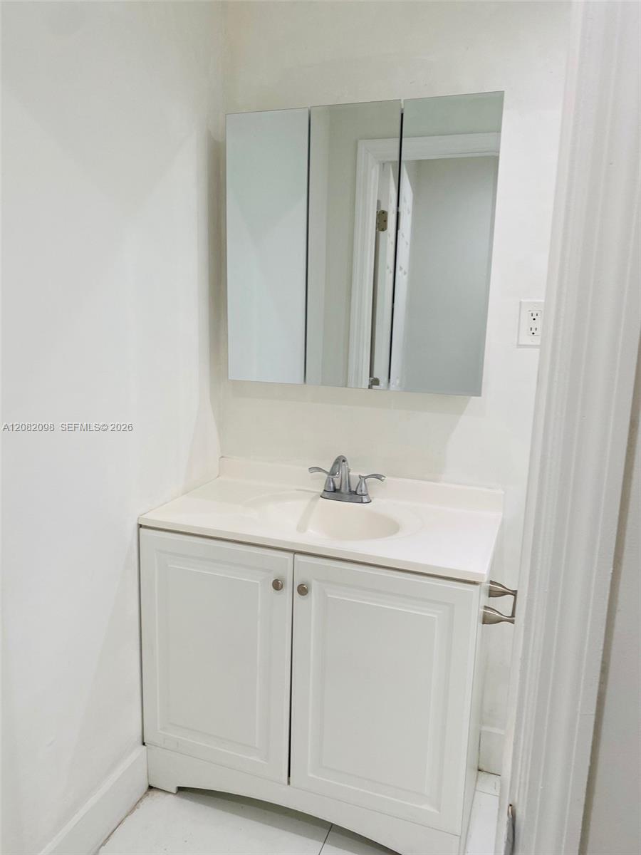 3335 SW 26th St # 3335 — Photo 4
