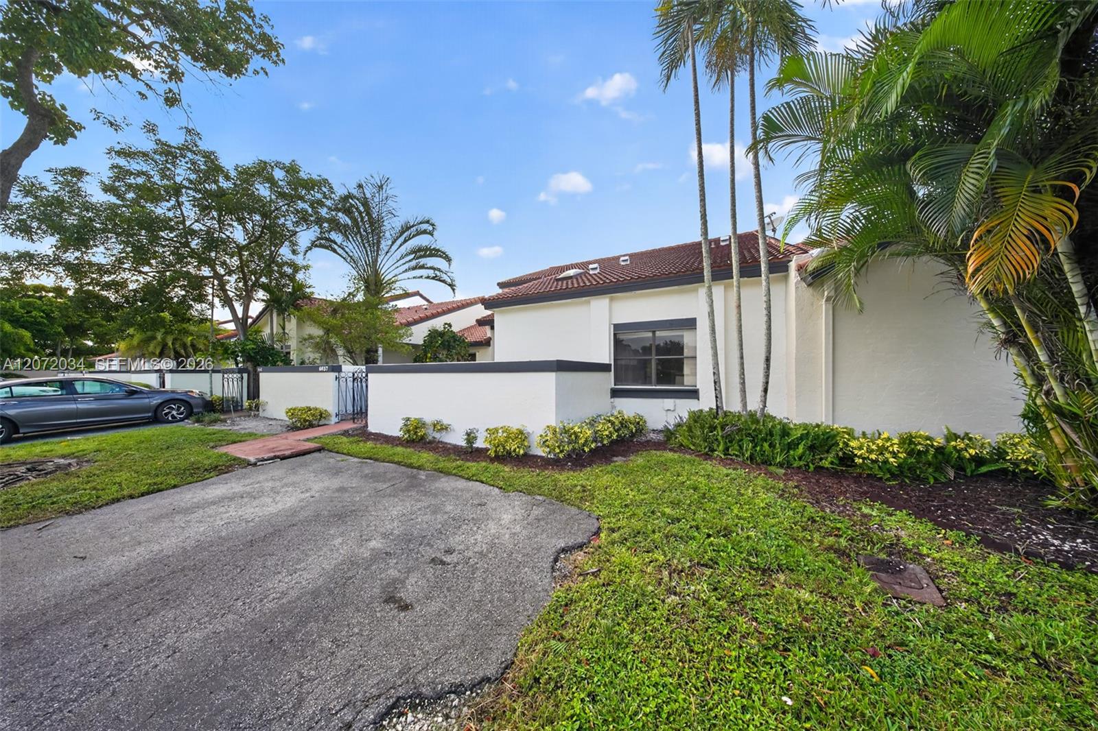 6637 NW 181st Ln — Photo 3
