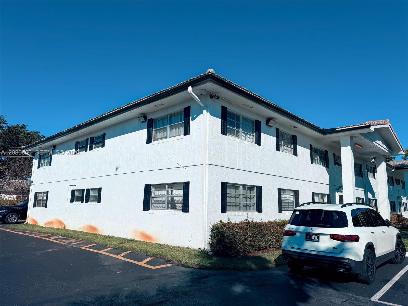 4240 Woodside Dr # 2 — Photo 3