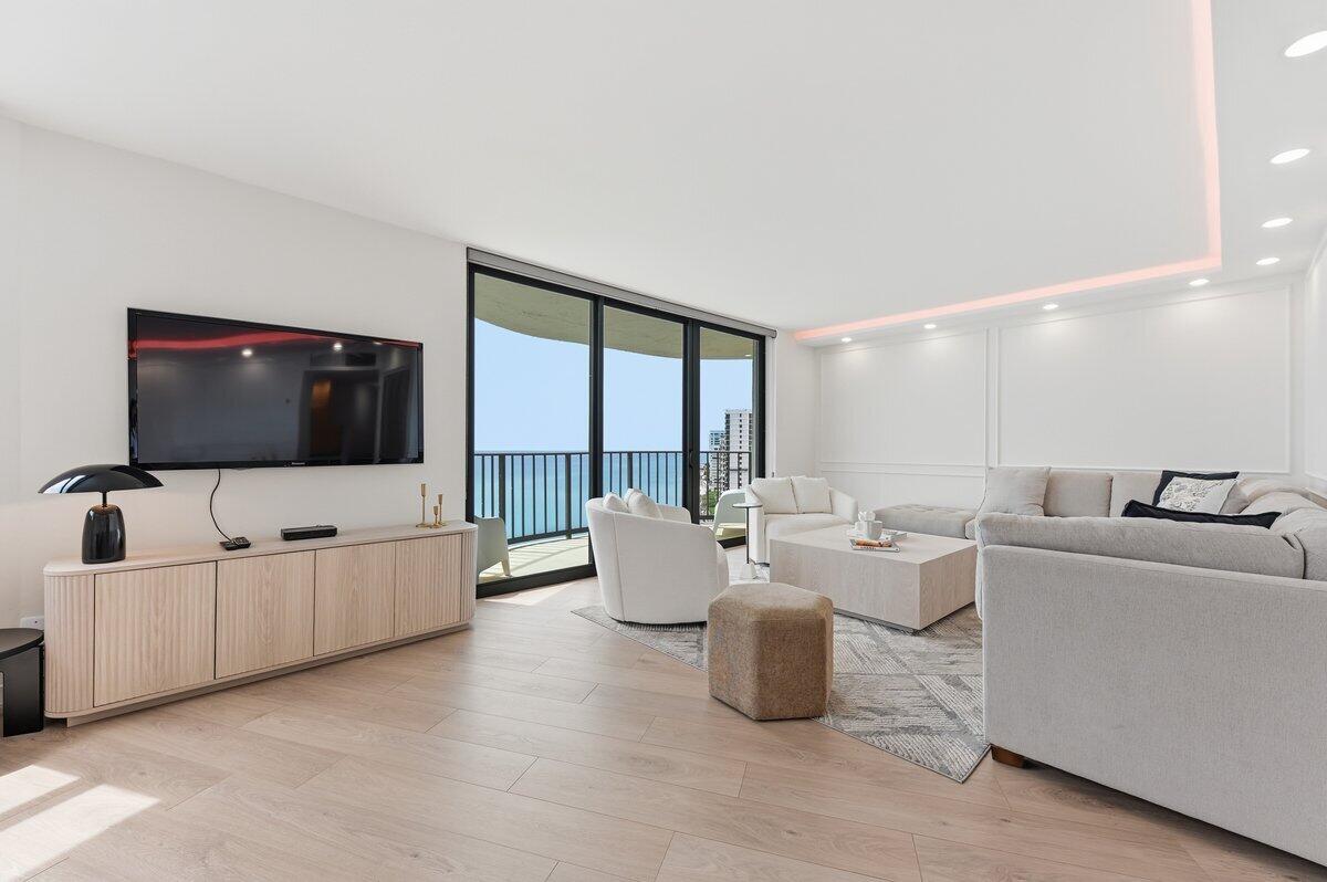 5420 N Ocean Drive — Photo 3