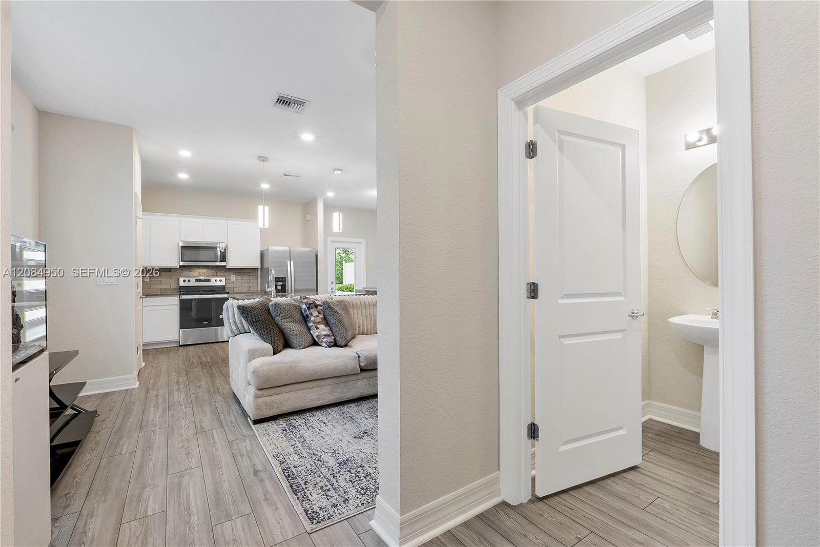 2905 Olivia Ave — Photo 5