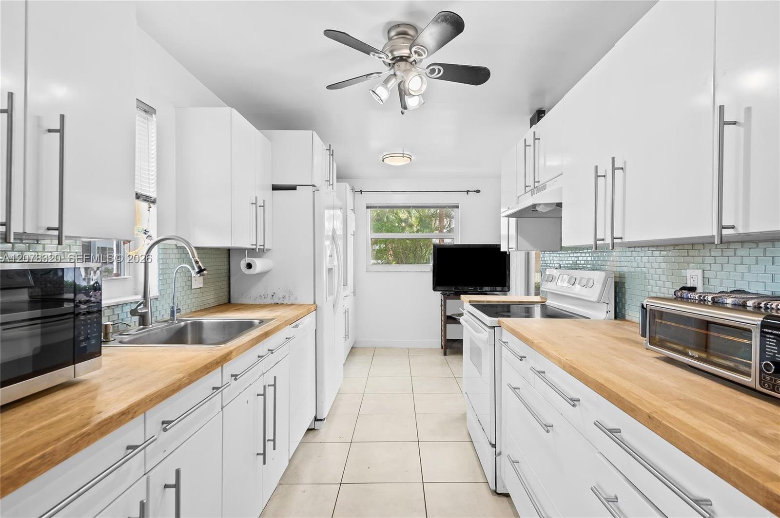8002 Lagos De Campo Blvd # 101 — Photo 2