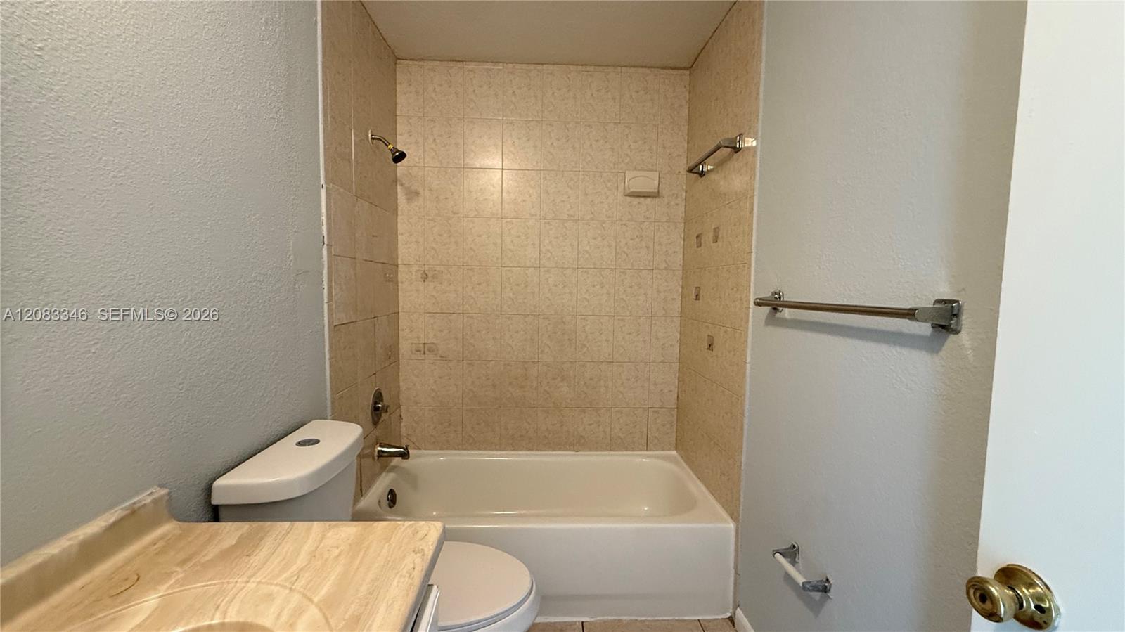 5306 NW 18th Pl # 5306 — Photo 2