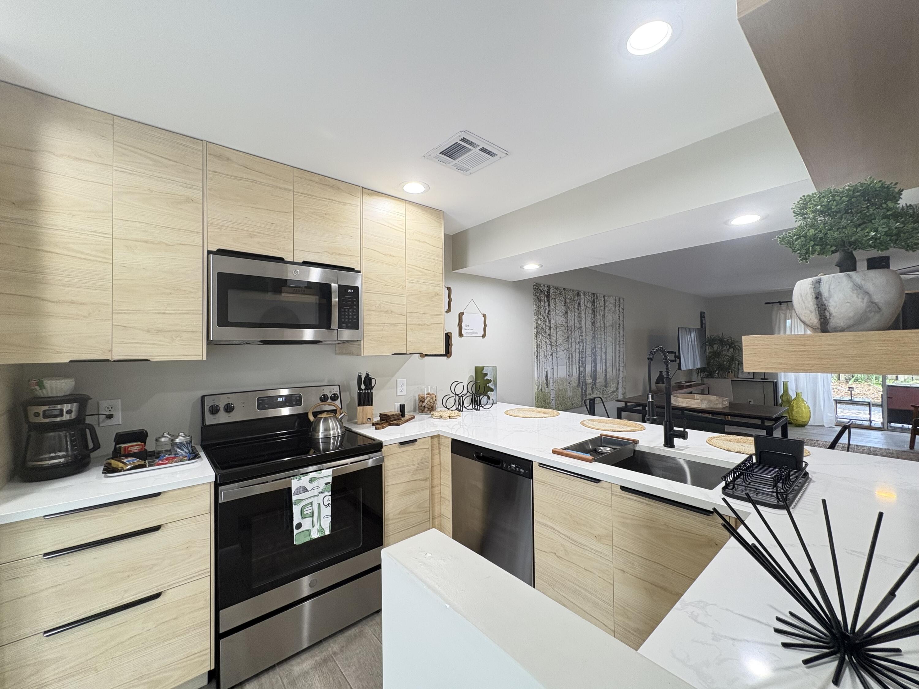 690 SE 23rd Avenue # 1, Pompano Beach FL 33062