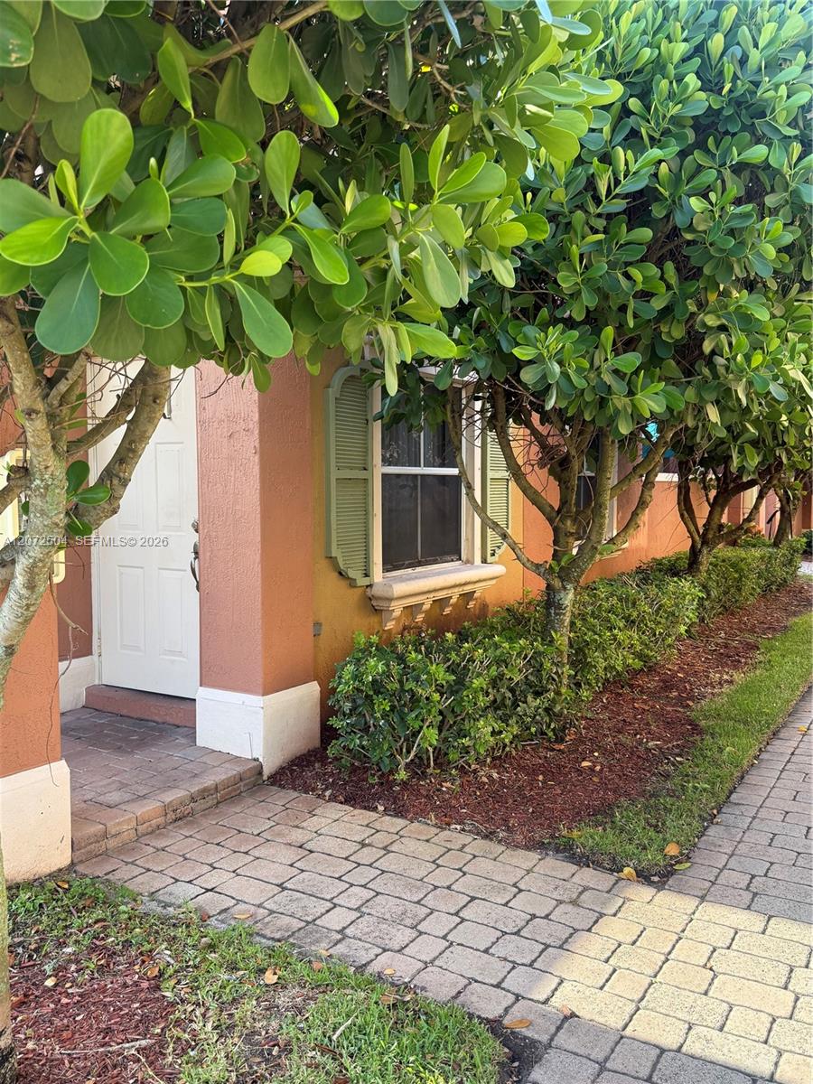 700 SW 106th Ave # 2007 — Photo 3