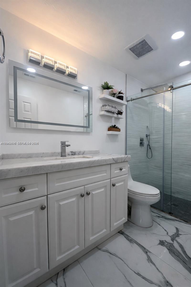 6012 NW 172nd Terr Cir, Hialeah FL 33015