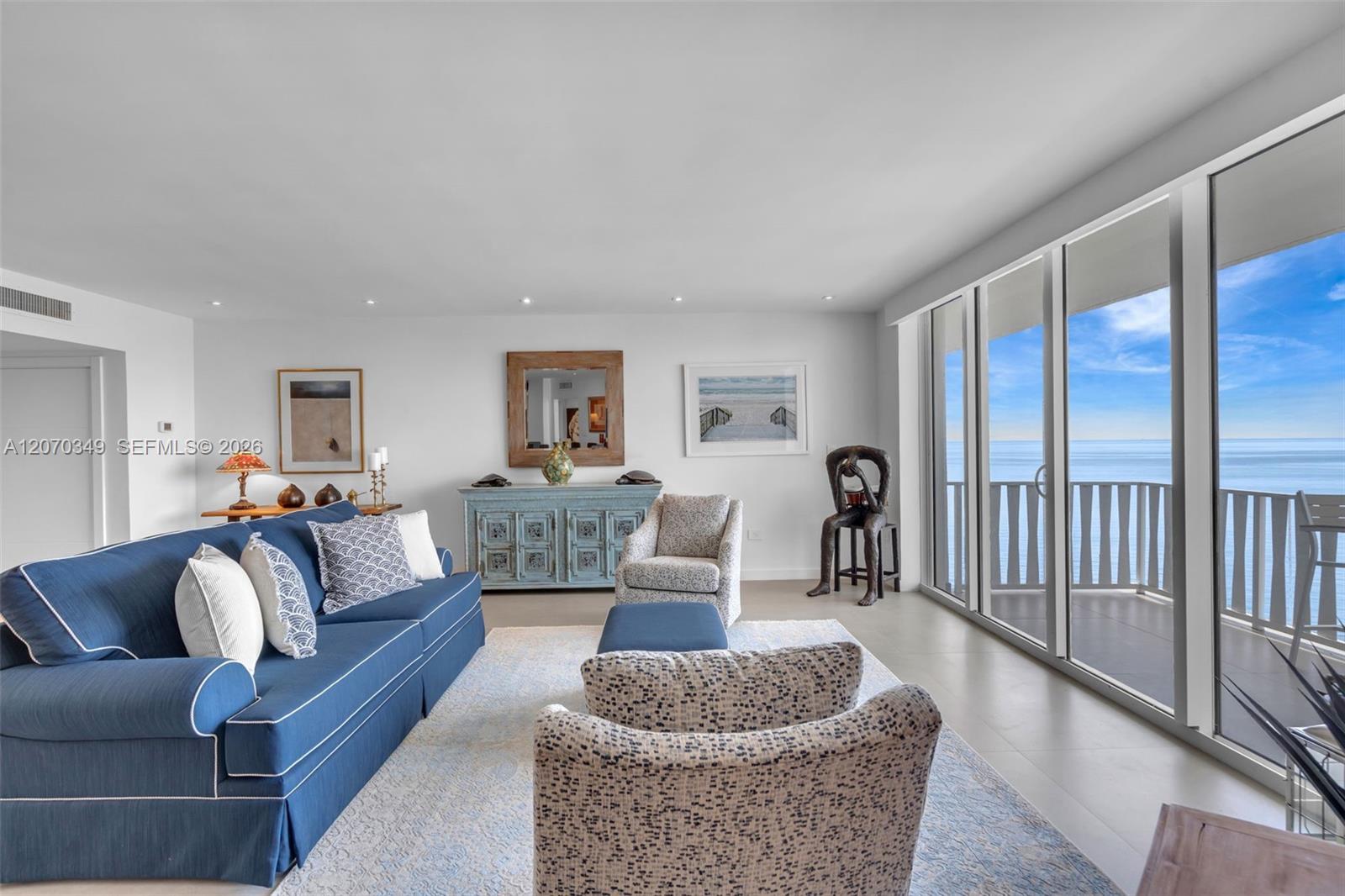 200 Ocean Lane Dr — Photo 2