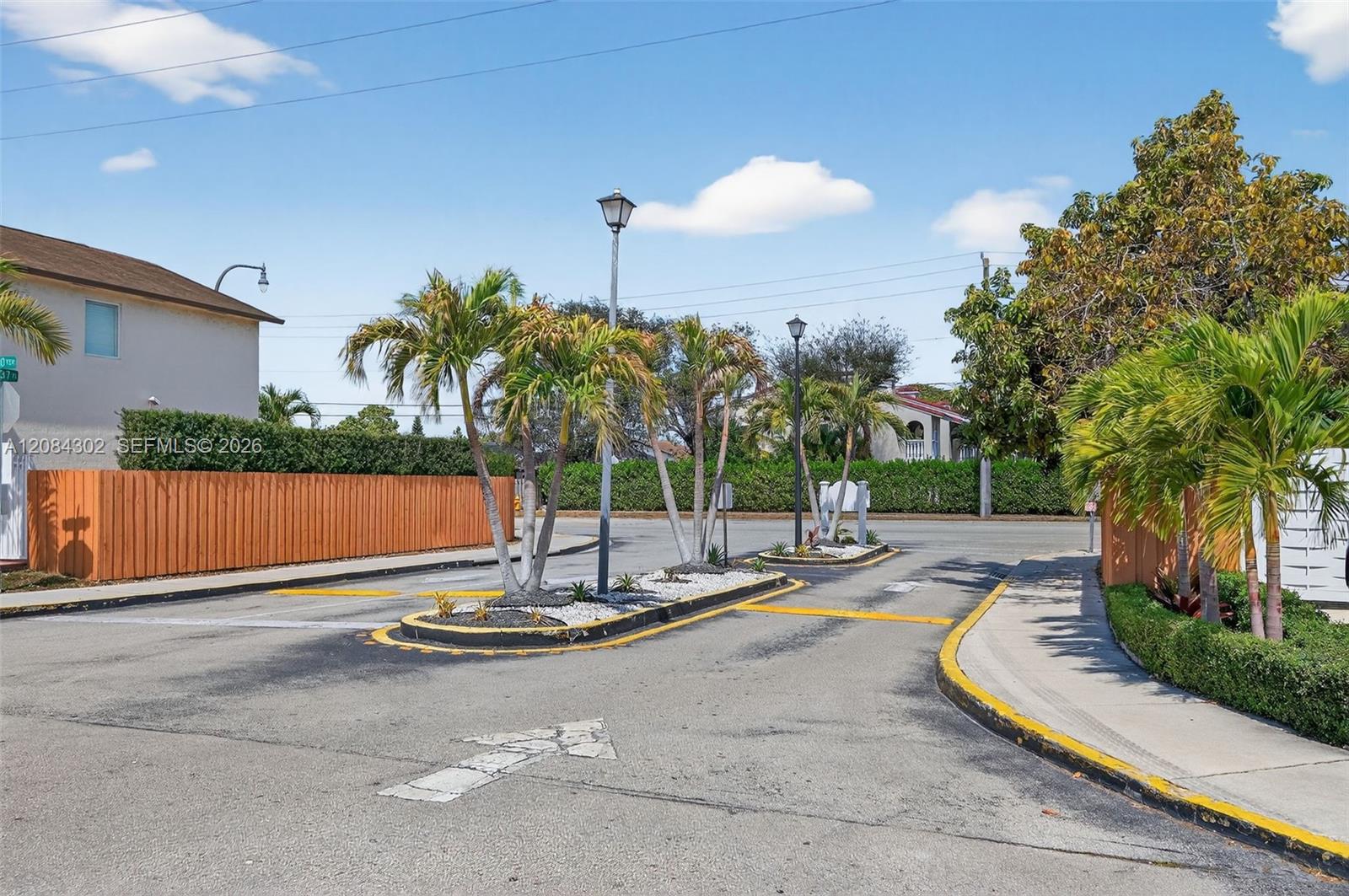 13758 SW 160th Ter — Photo 3