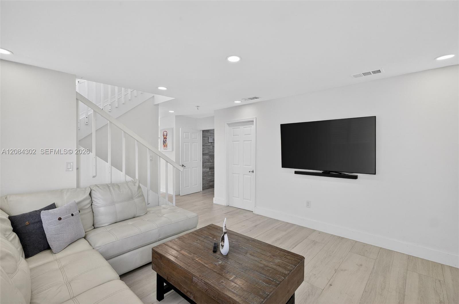 13758 SW 160th Ter — Photo 4