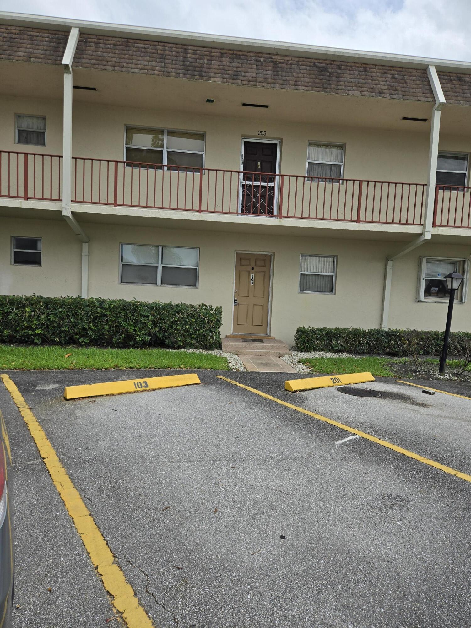 103 Oxford 400, West Palm Beach FL 33417
