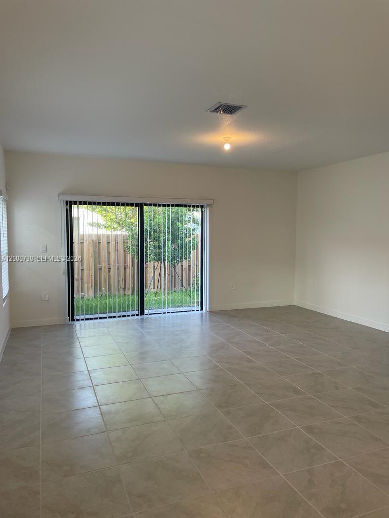 333 NE 1st Dr — Photo 4