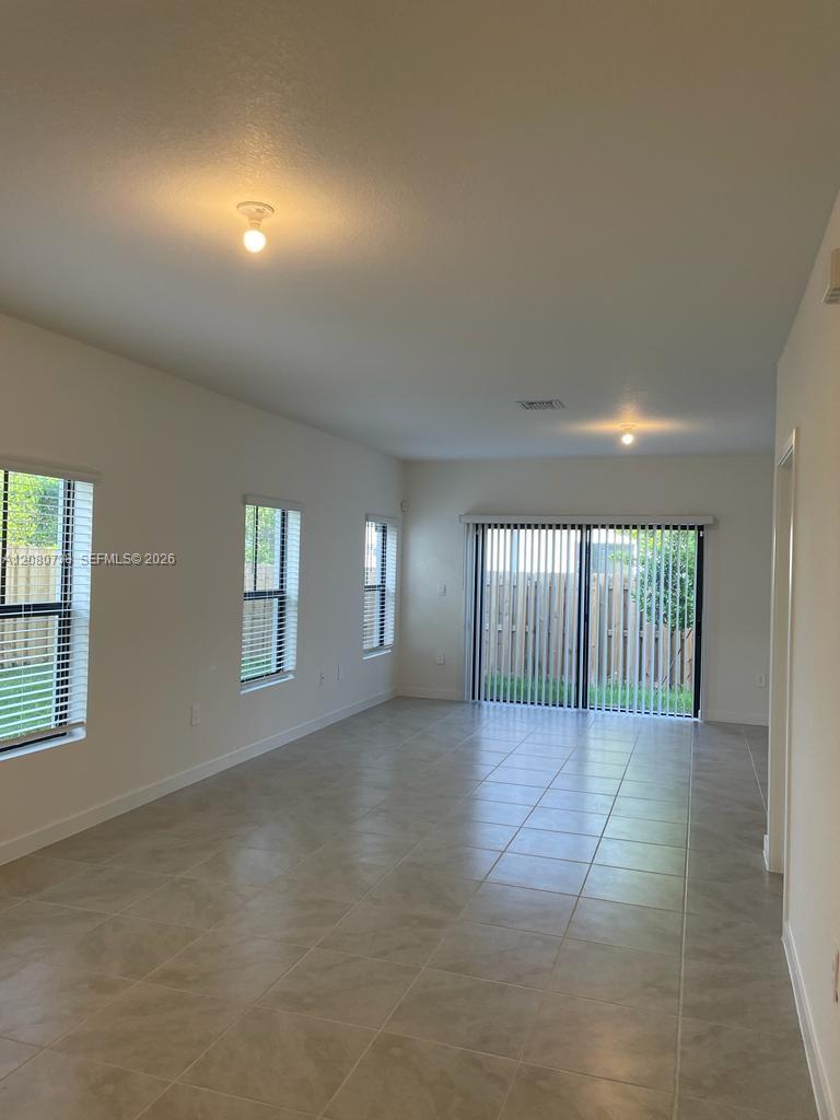 333 NE 1st Dr — Photo 5