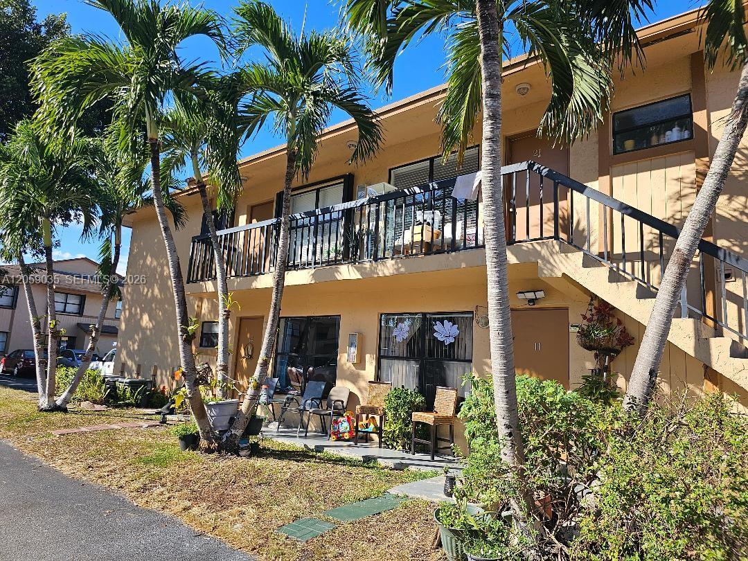 2505 W 67th Pl # 27, Hialeah FL 33016