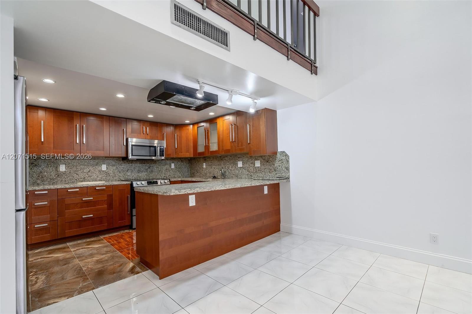 20347 W Country Club Dr — Photo 2