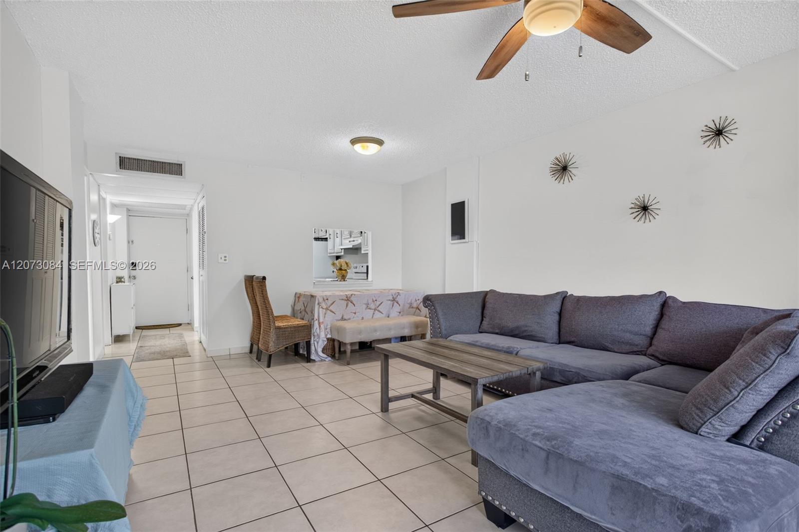 106 Royal Park Dr # 3D — Photo 4