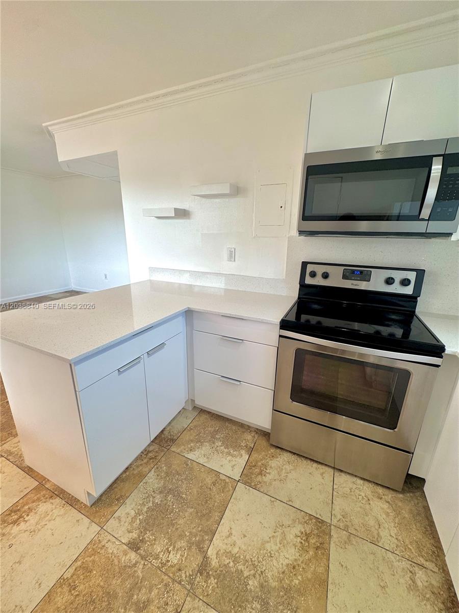 1020 SW 7th St # 9 — Photo 2