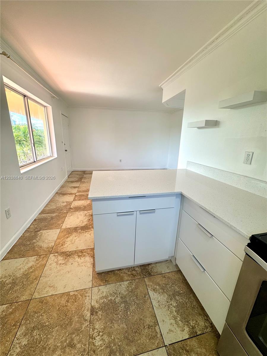 1020 SW 7th St # 9 — Photo 3