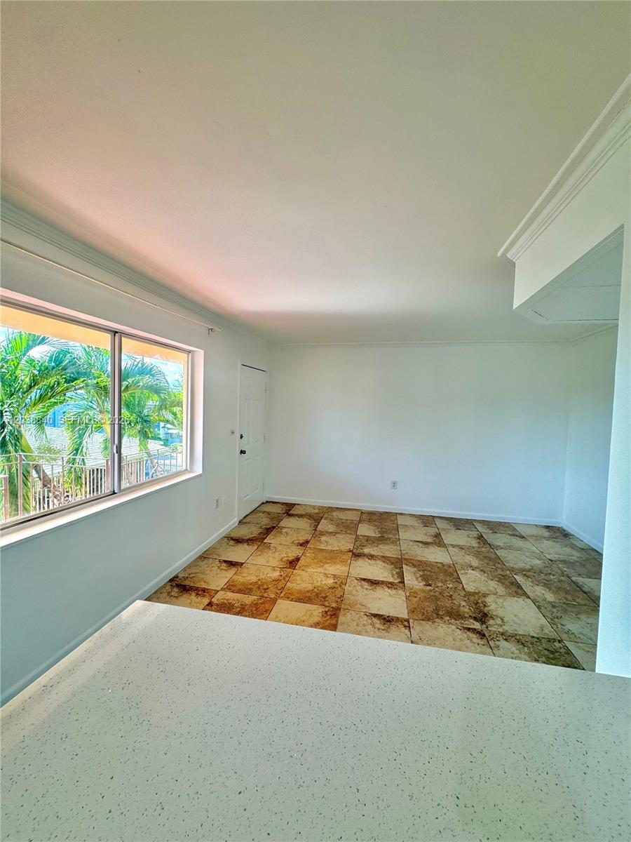 1020 SW 7th St # 9 — Photo 4