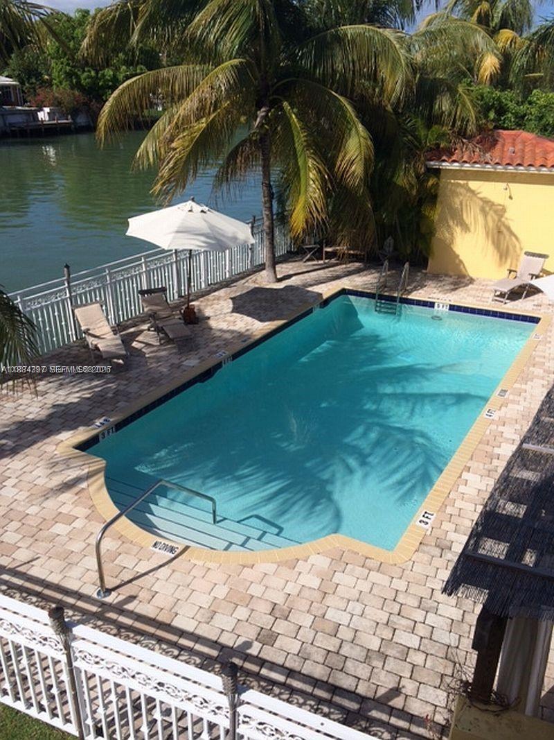 4812 Pine Tree Dr # 205, Miami Beach FL 33140