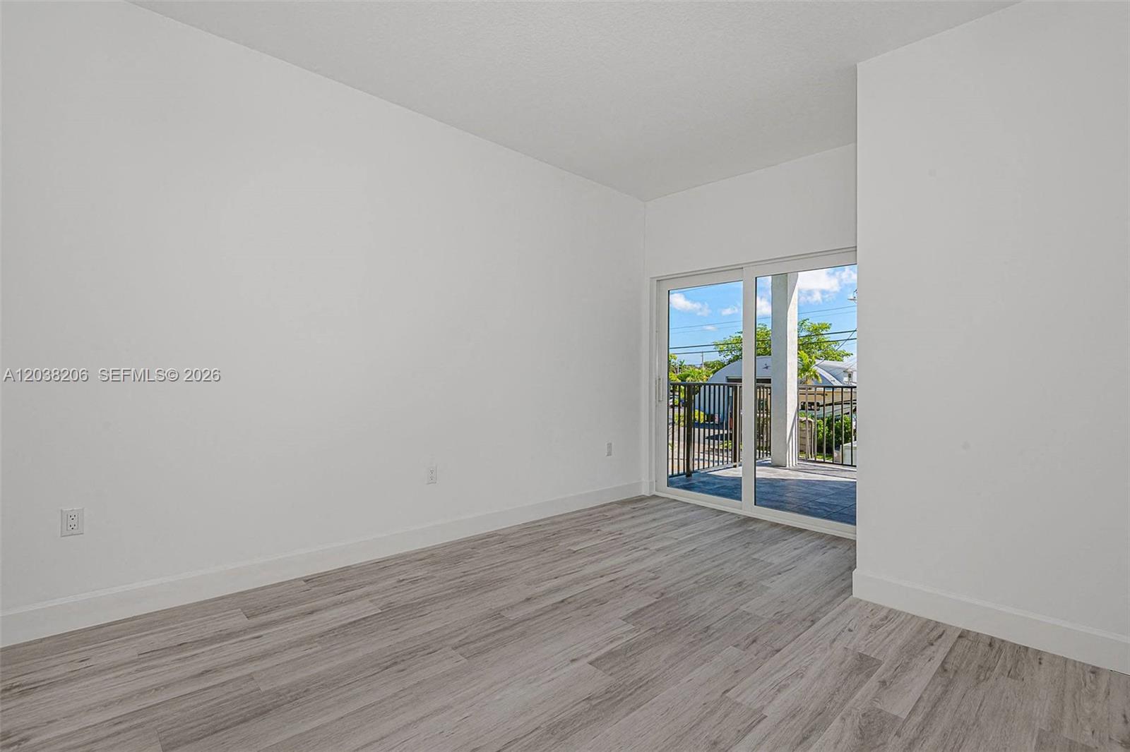635 NW 30 terrace — Photo 3