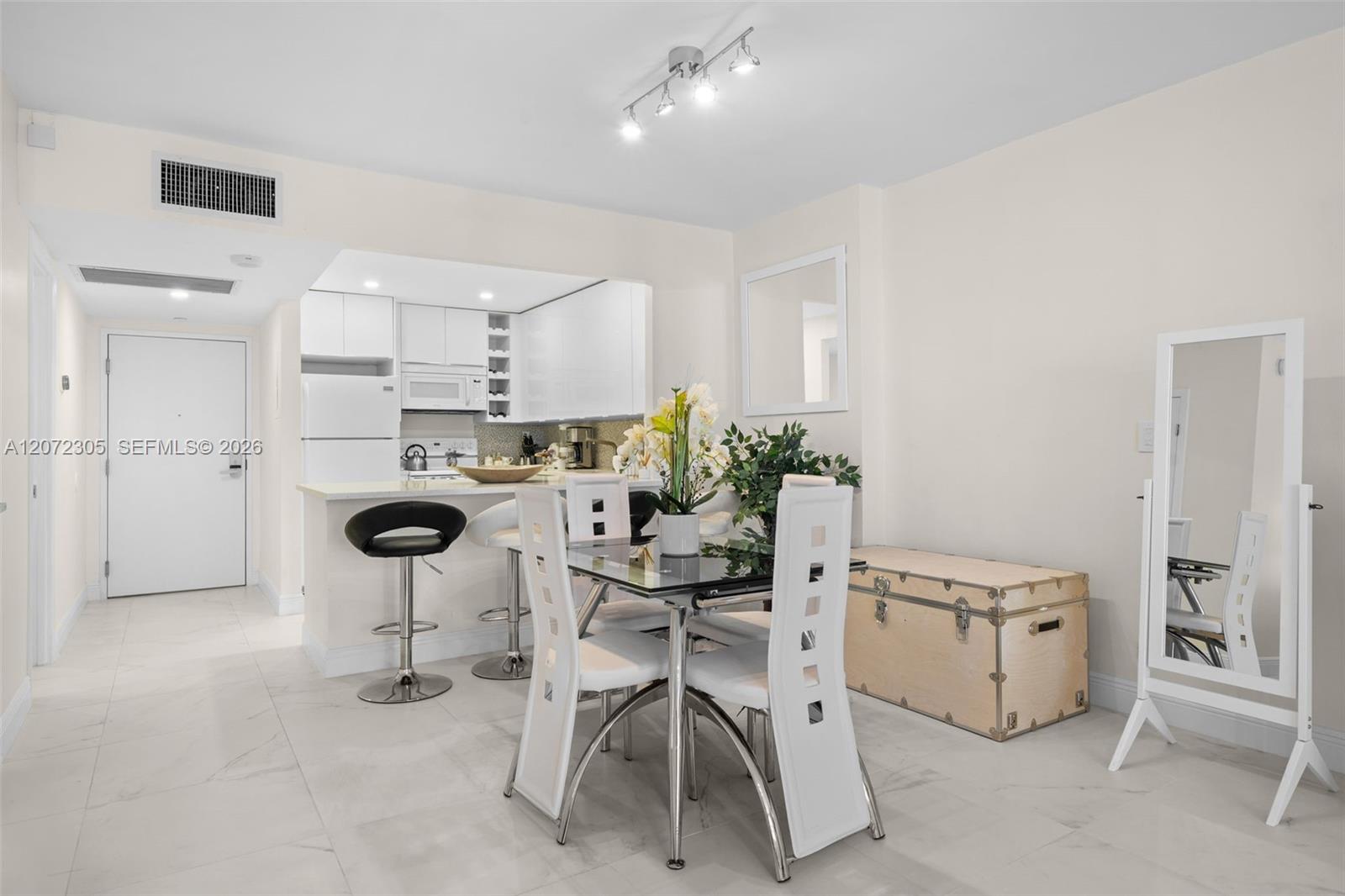 2301 Collins Ave # 1014 — Photo 3