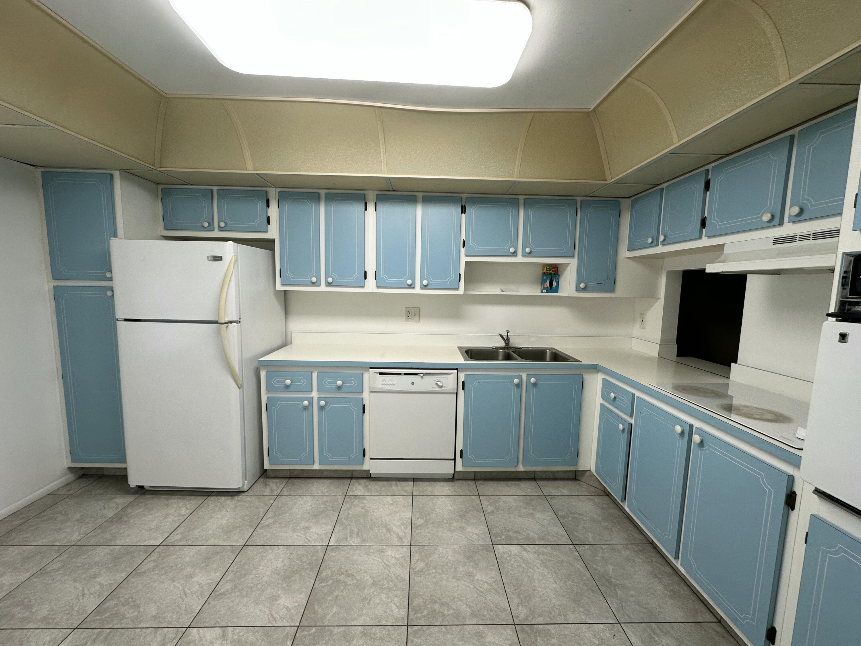 5725 FERNLEY Drive E # 47 — Photo 2