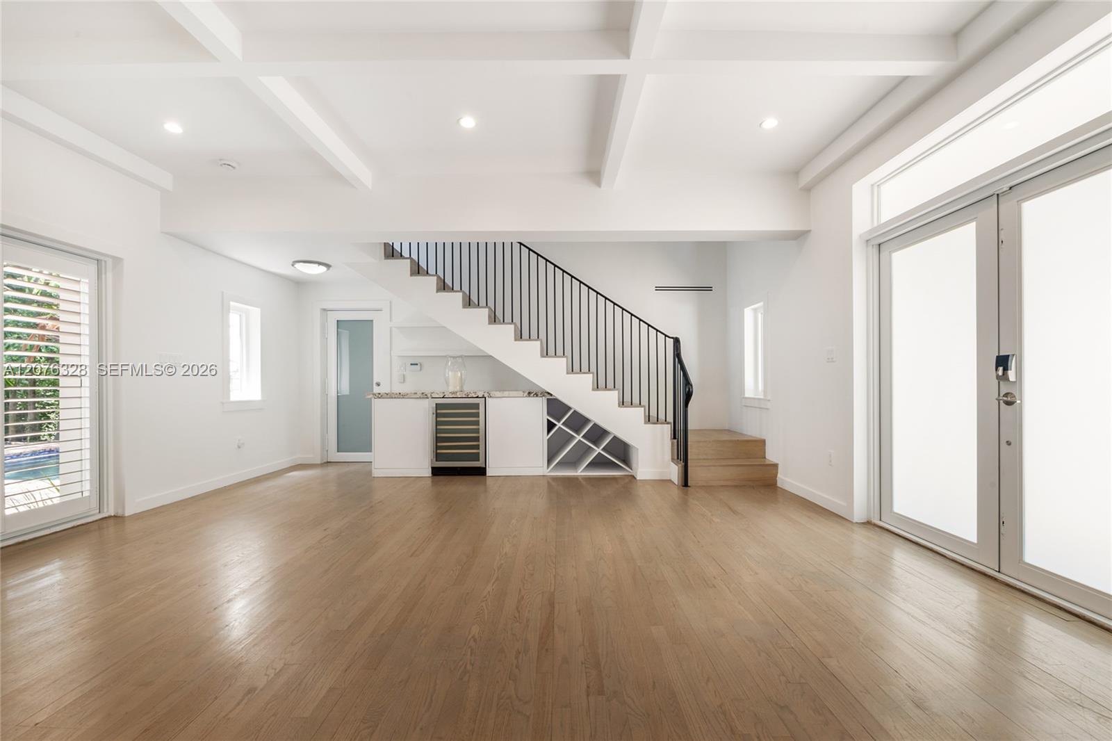100 Sarto Ave — Photo 3