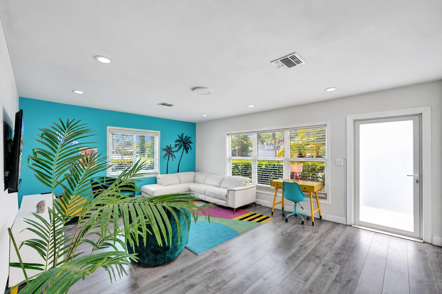 1535 HOLLYWOOD Boulevard — Photo 5