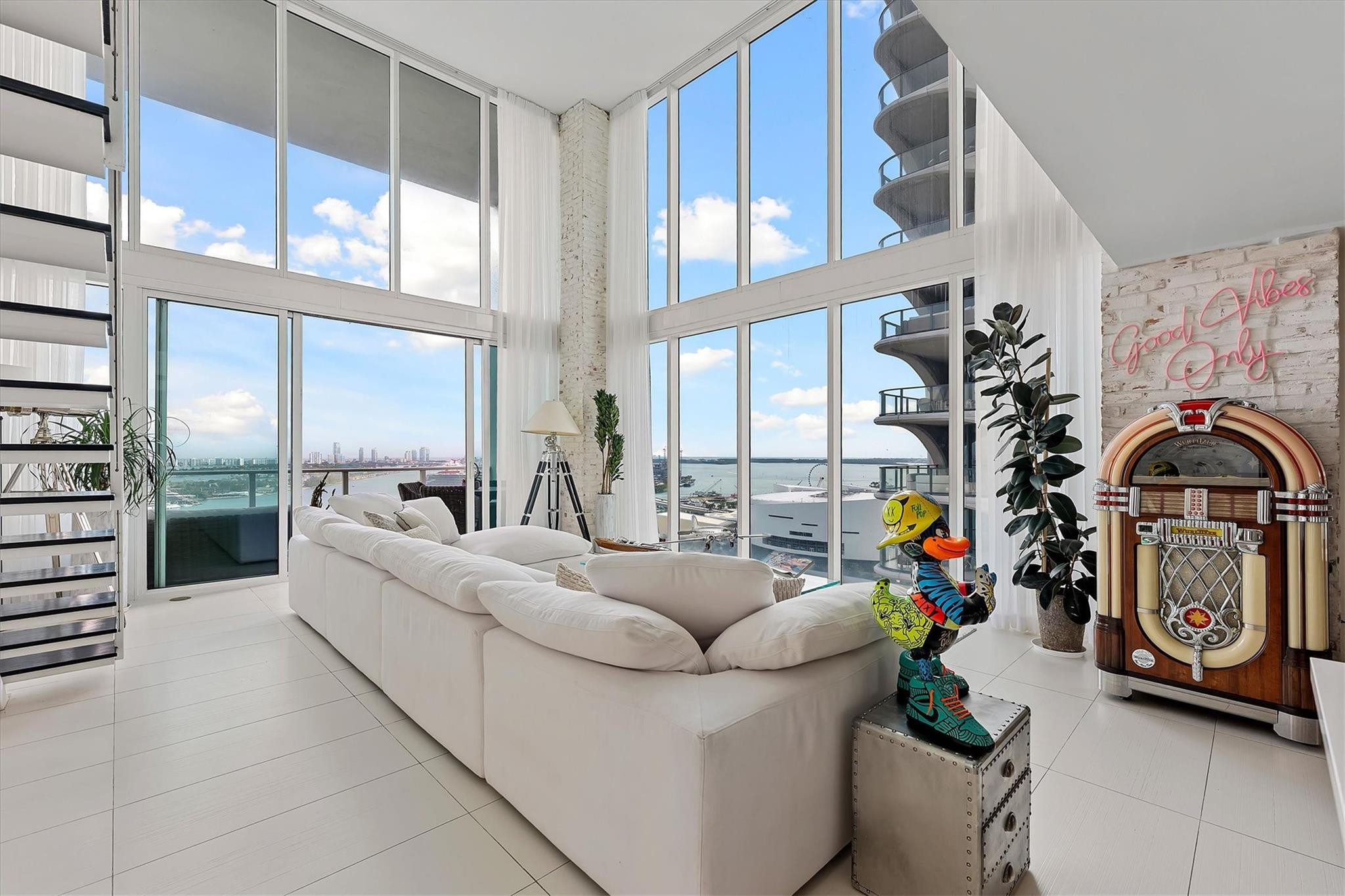 1040 Biscayne Boulevard # 2101 — Photo 2