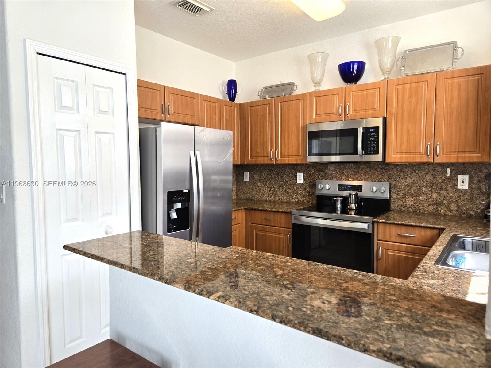 Kitchen, New SS Appliances, Wooden Cavinetry & Granite countertops