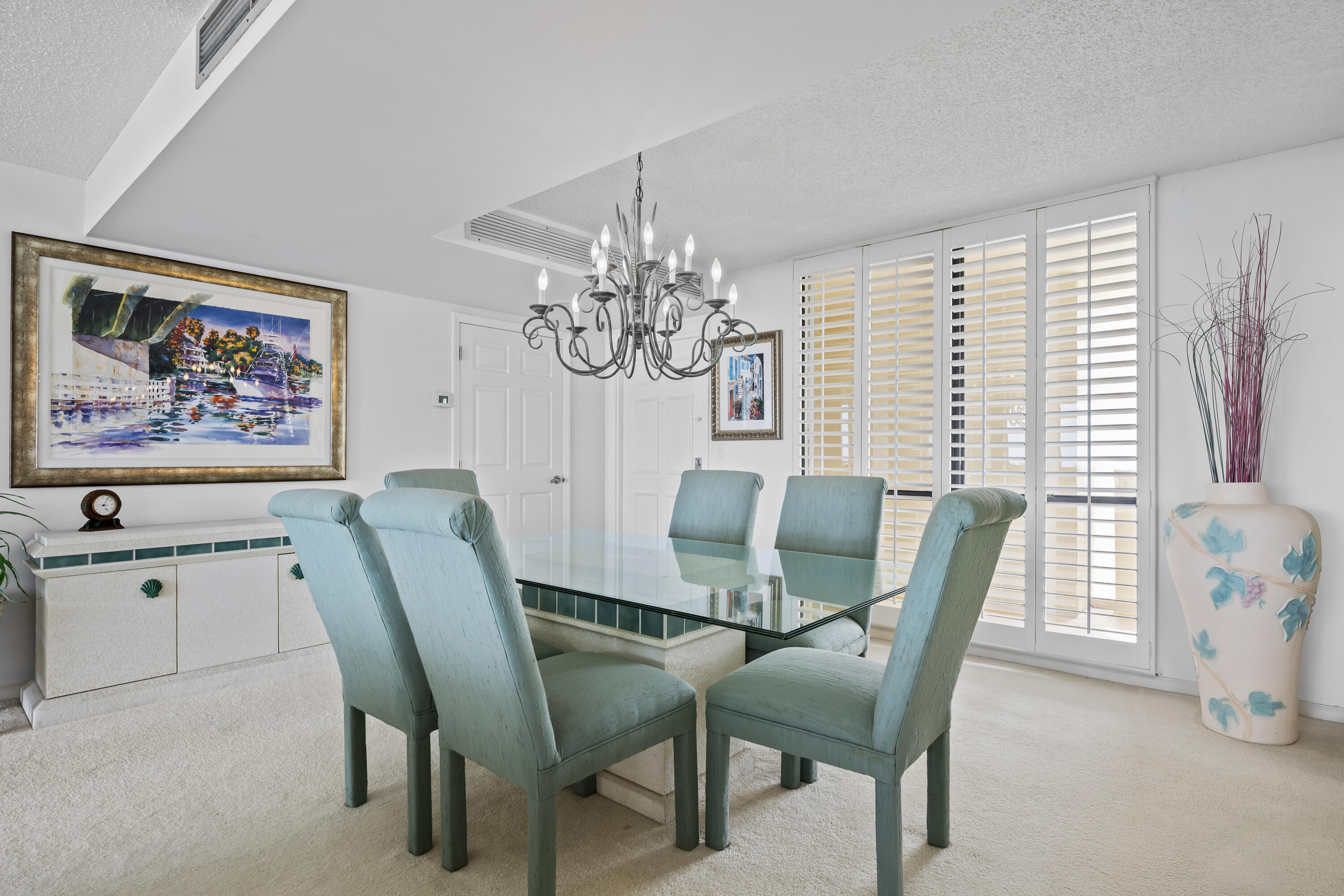 134 LAKESHORE Drive # 814 — Photo 4