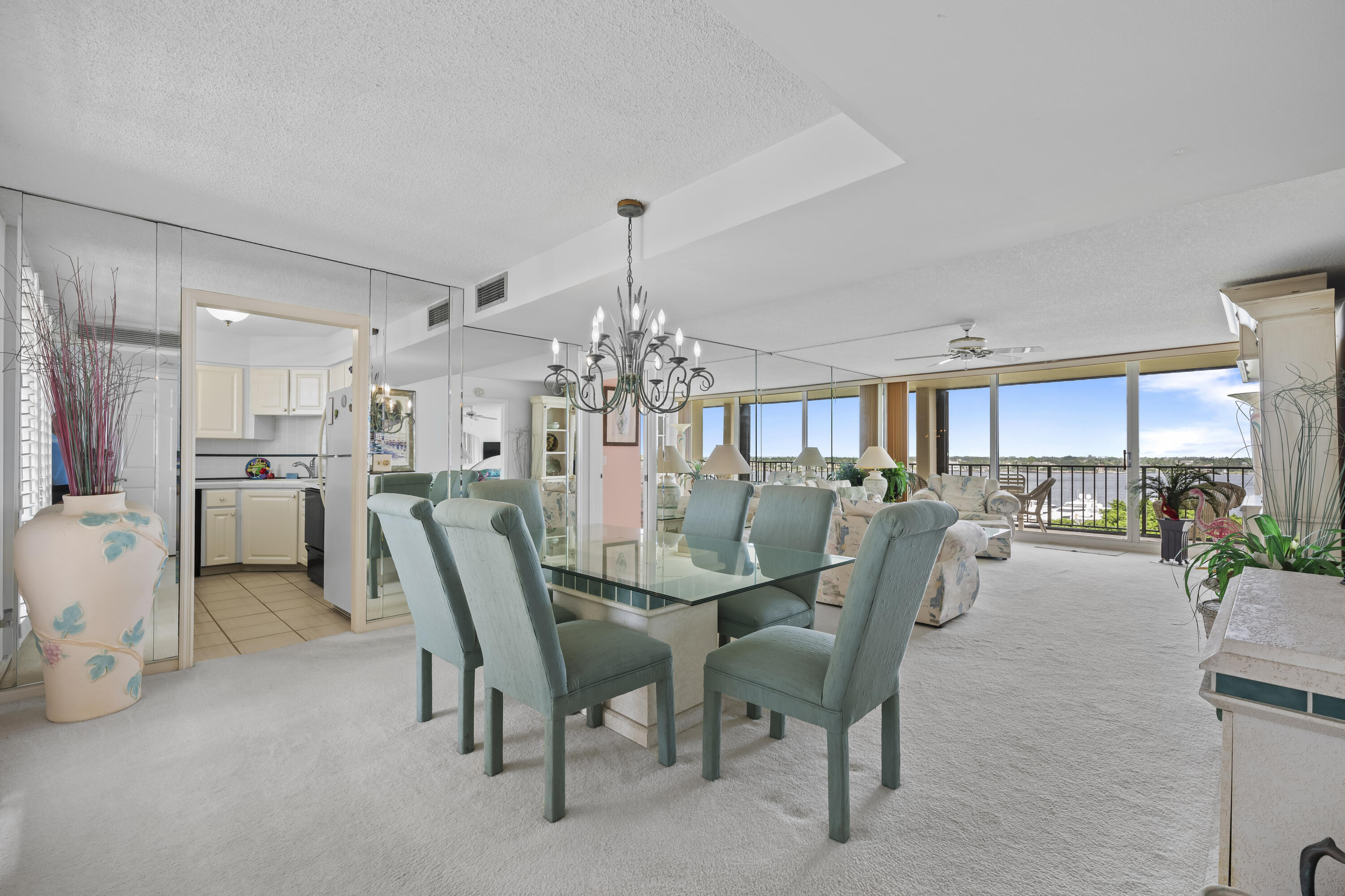 134 LAKESHORE Drive # 814 — Photo 5