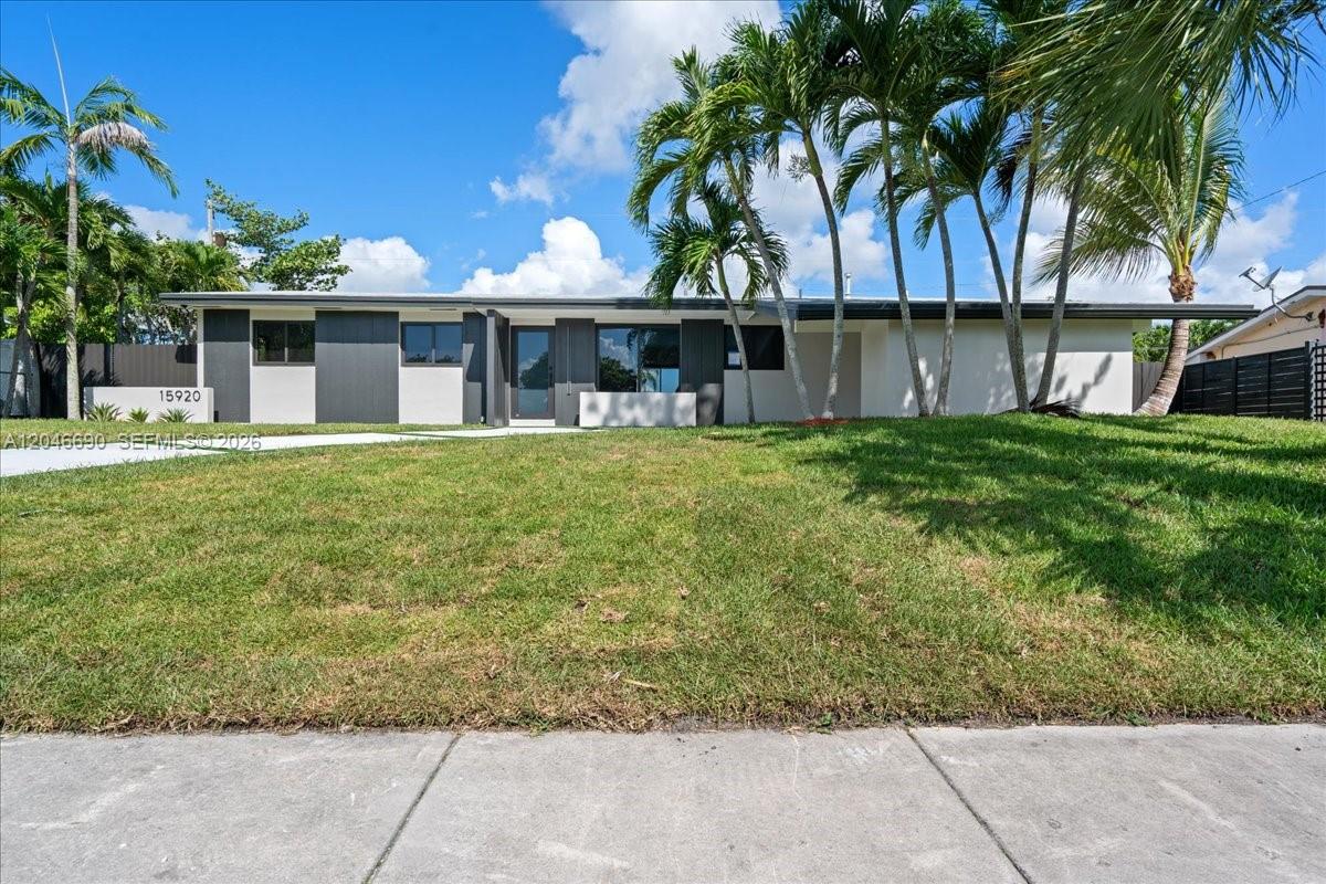 15920 SW 105th Ave — Photo 2