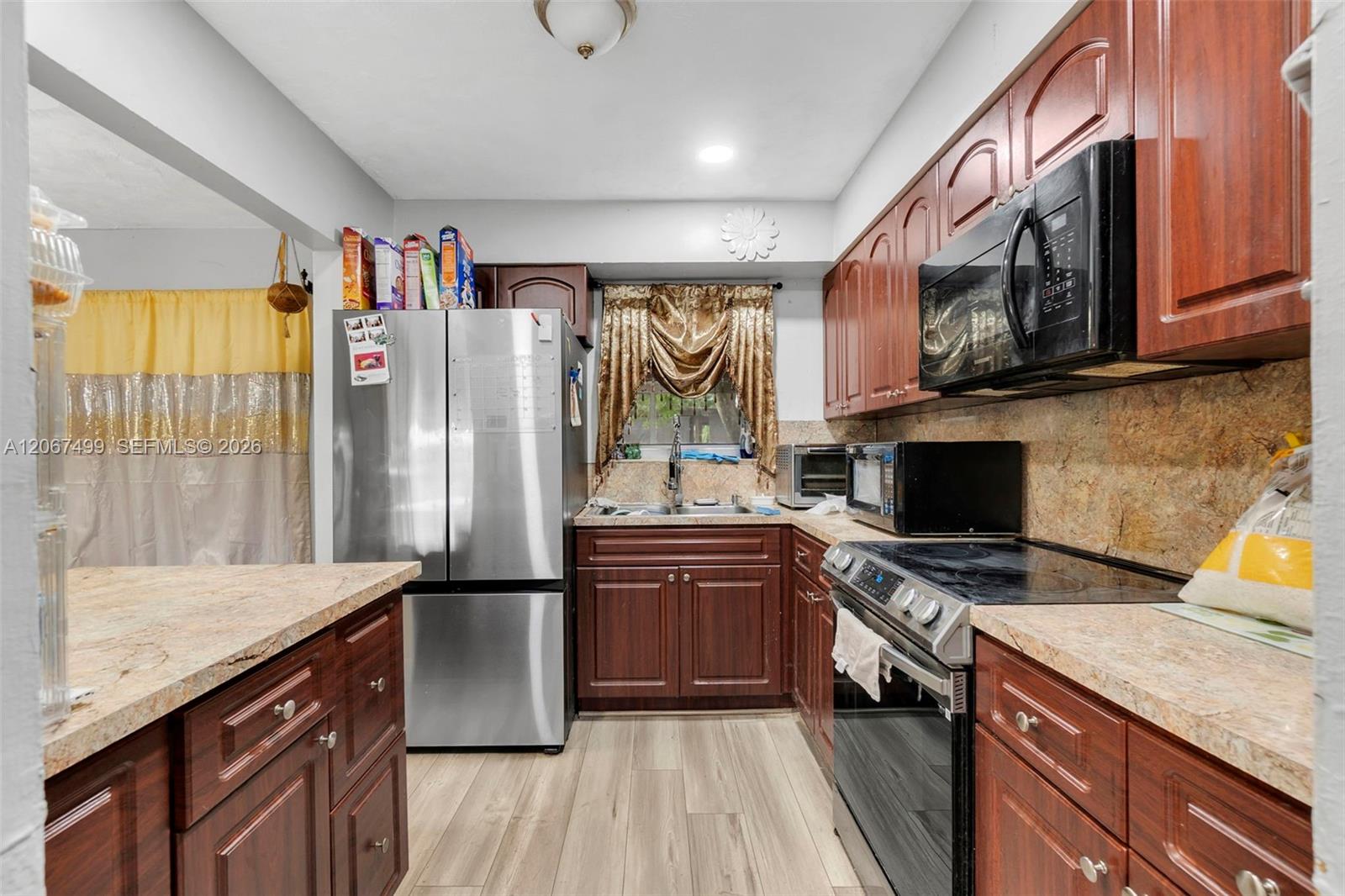 6921 Taylor St — Photo 2