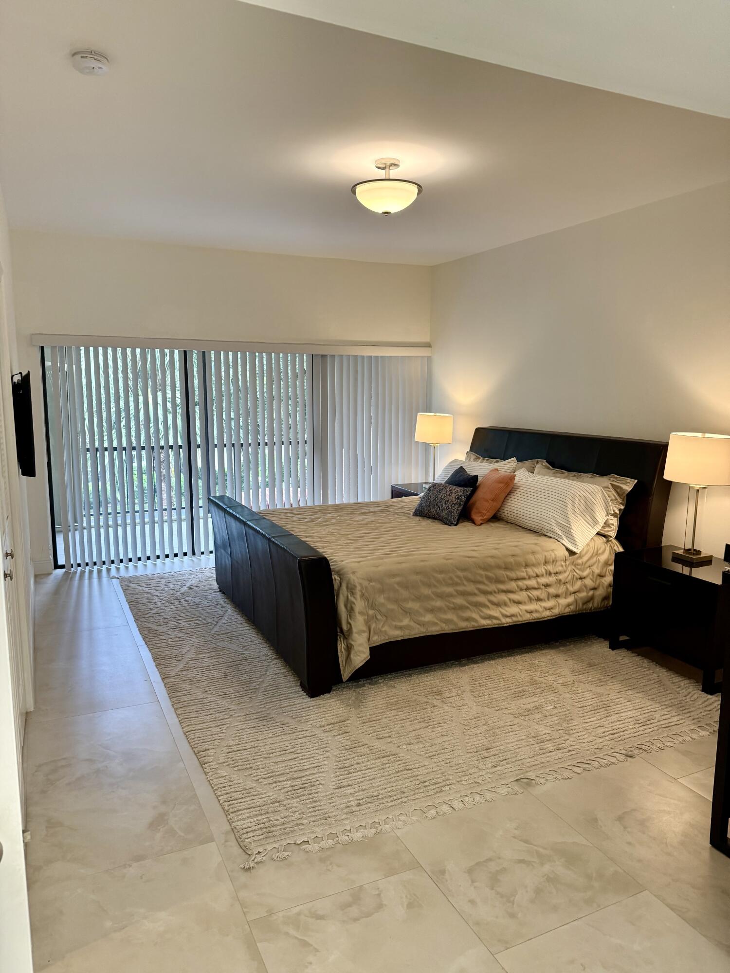 1640 Twelve Oaks Way # 305 — Photo 5