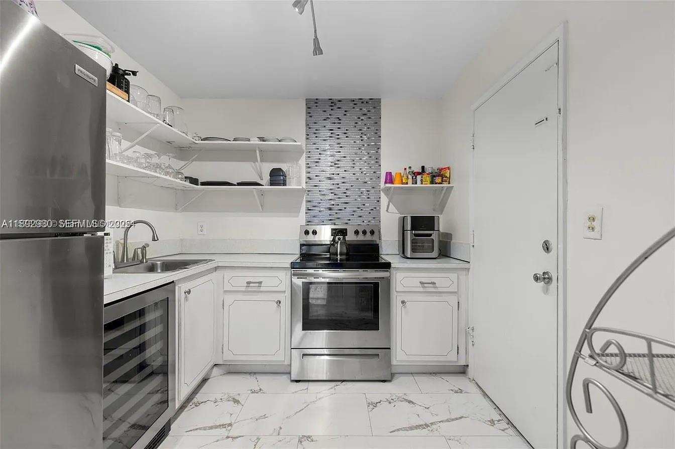 4043 NW 16th Street # 201, Lauderhill FL 33313