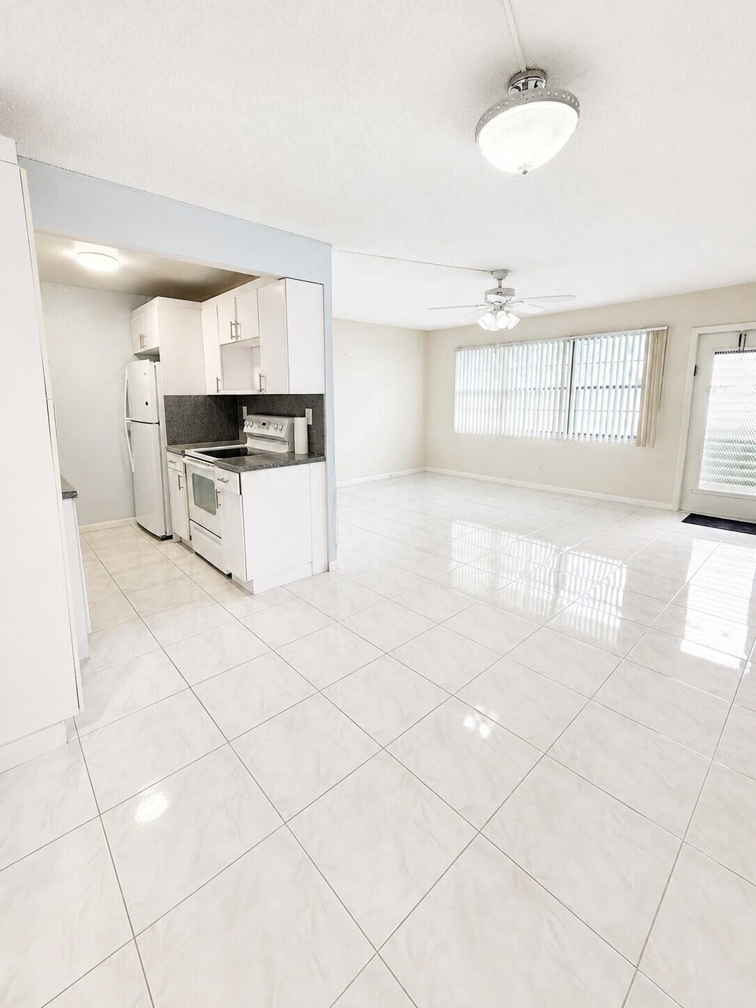1089 WOLVERTON E # 1089, Boca Raton FL 33434