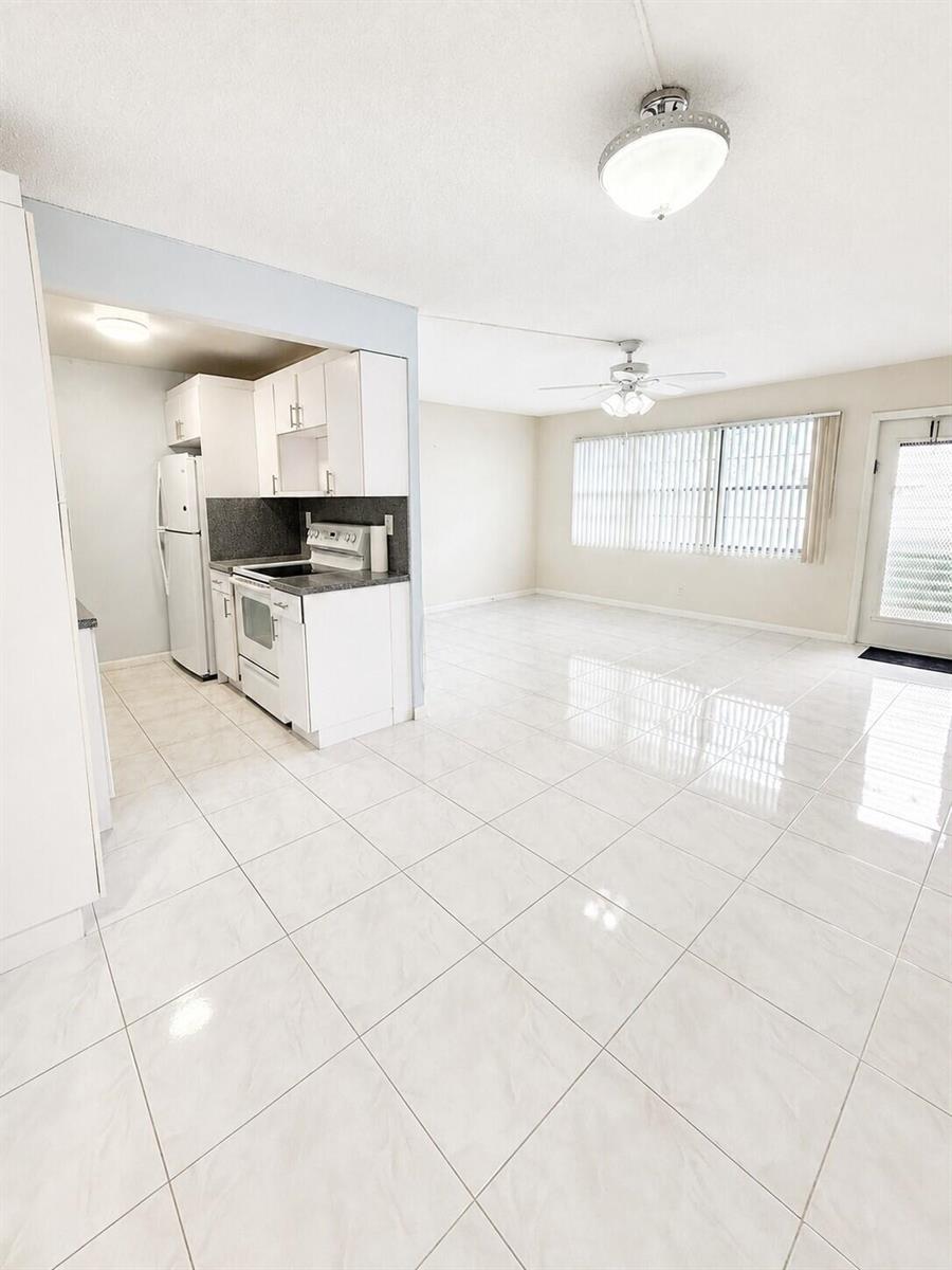 1089 WOLVERTON E # 1089, Boca Raton FL 33434