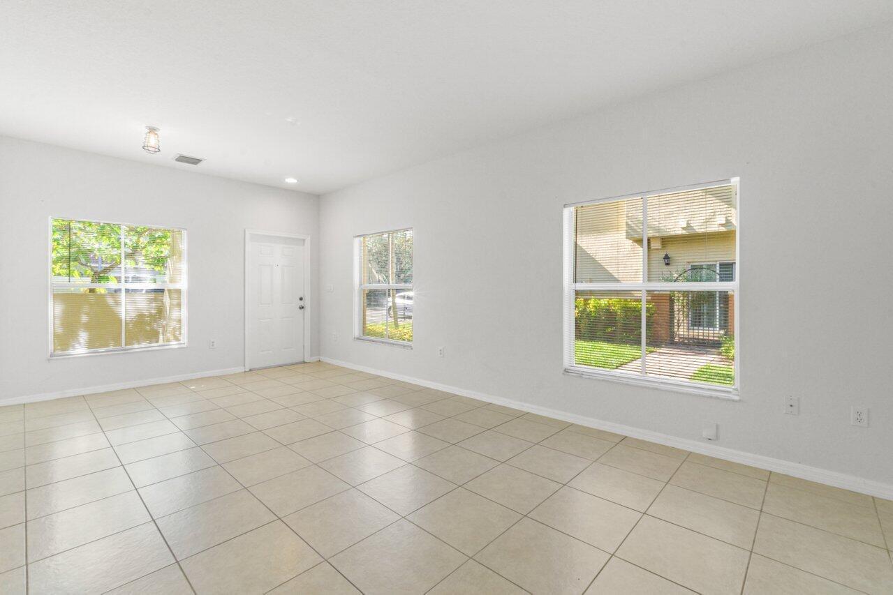 406 Lake Monterey Circle — Photo 4