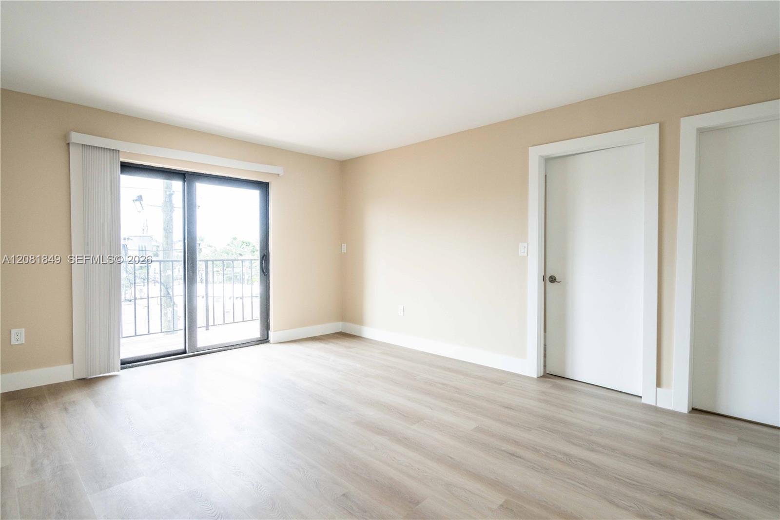 6960 Rue Vendome # 402 — Photo 3