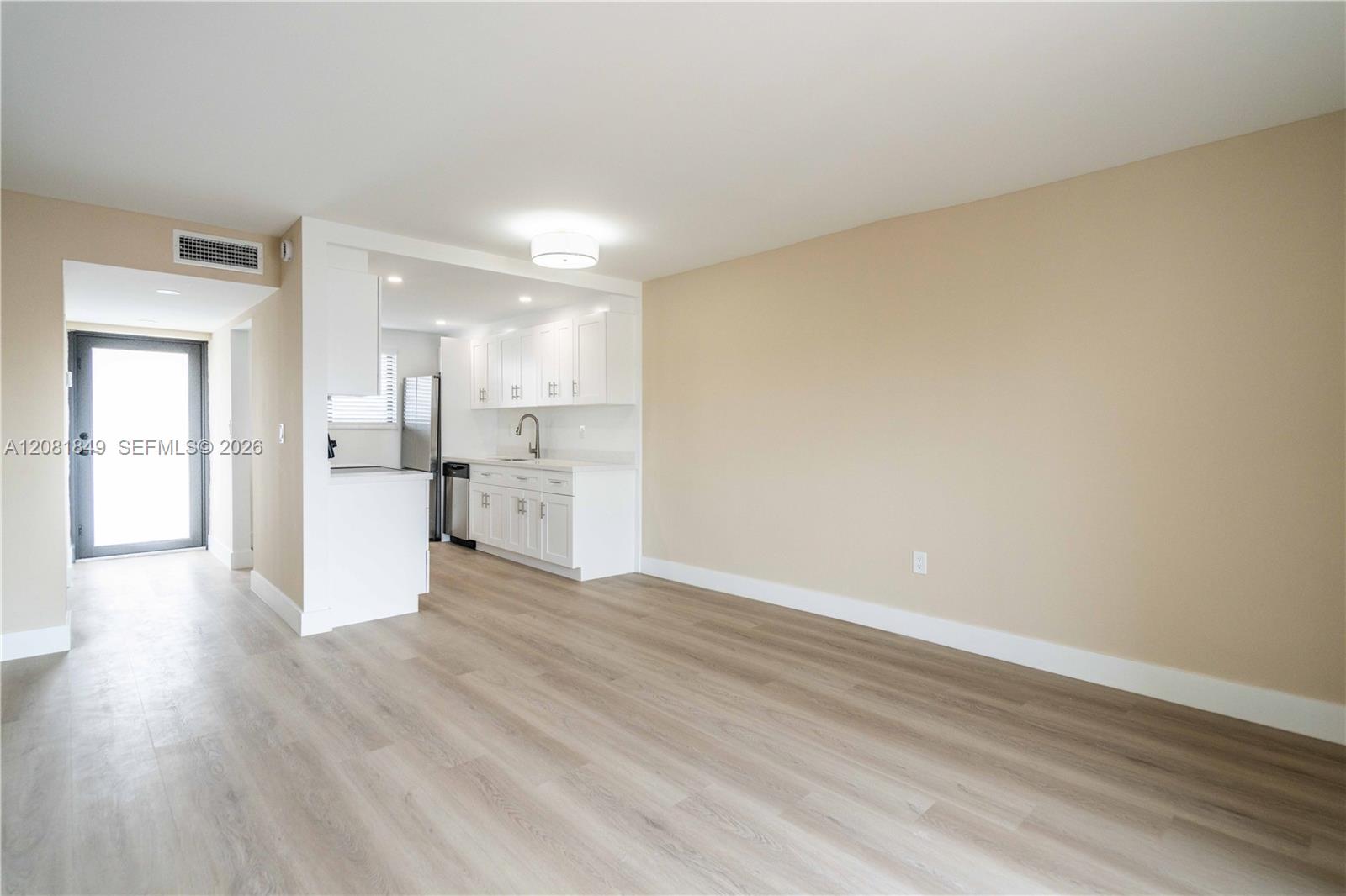 6960 Rue Vendome # 402 — Photo 4