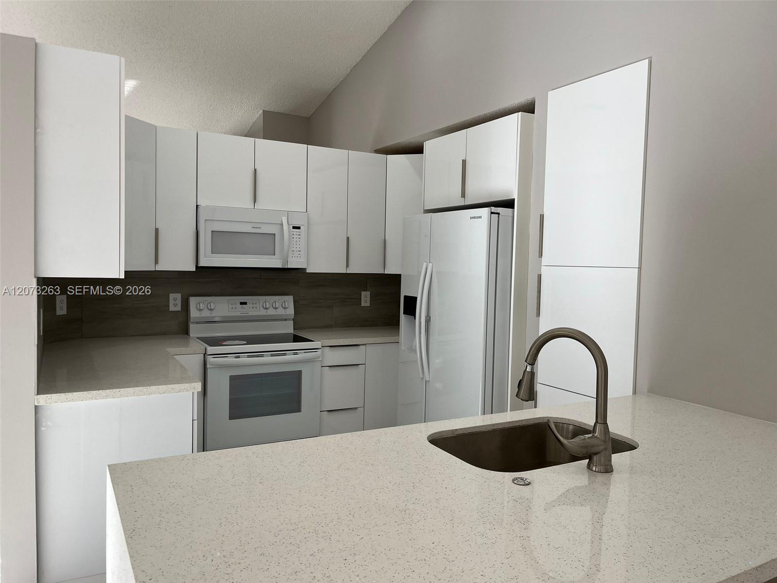 1542 Presidio Dr # 1542 — Photo 5