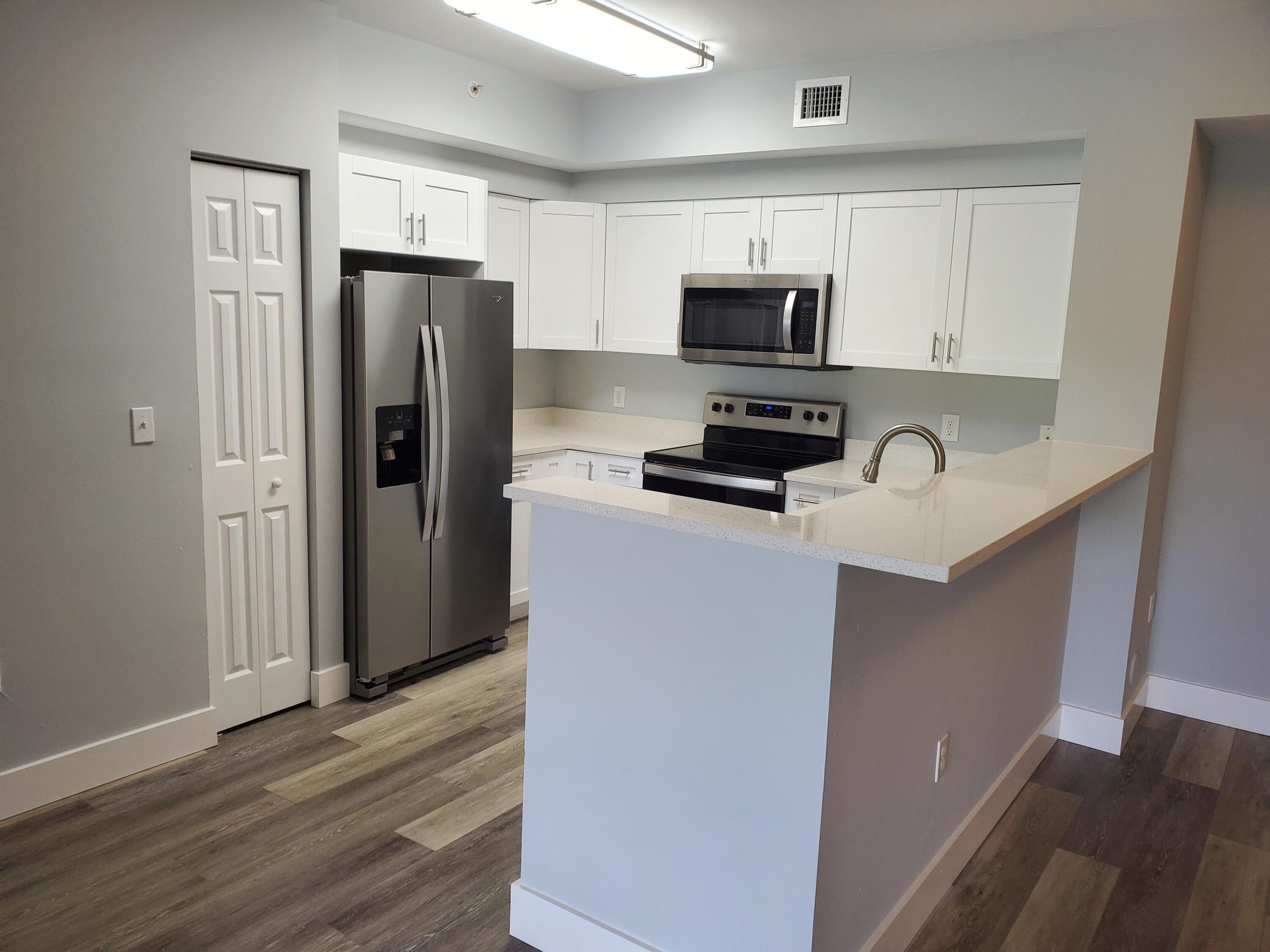 8070 N NOB HILL Road # 106 — Photo 2