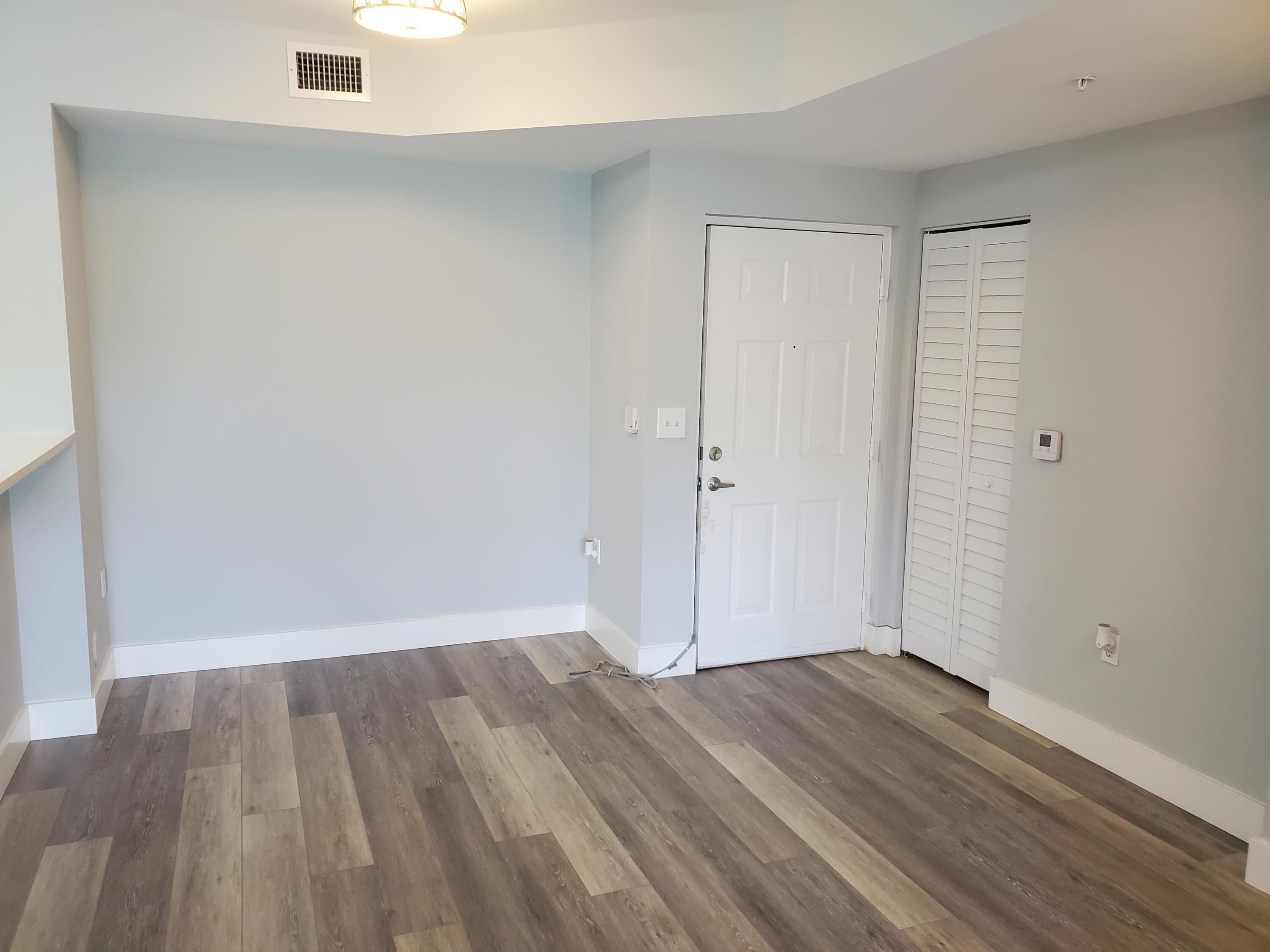 8070 N NOB HILL Road # 106 — Photo 3